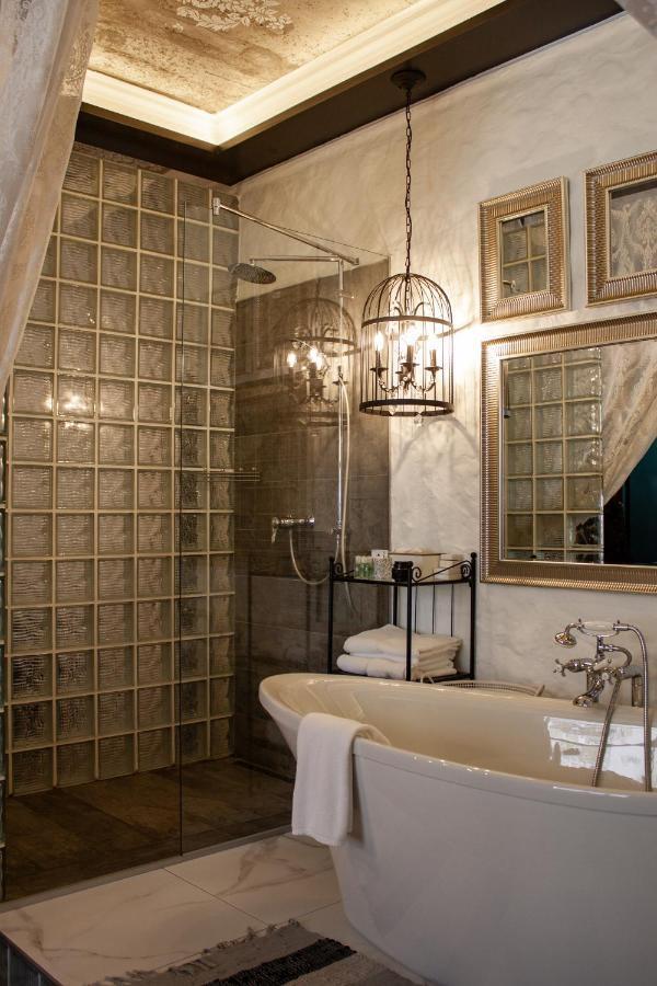 Manna Boutique Hotel (Adults Only) Kiev Exteriör bild