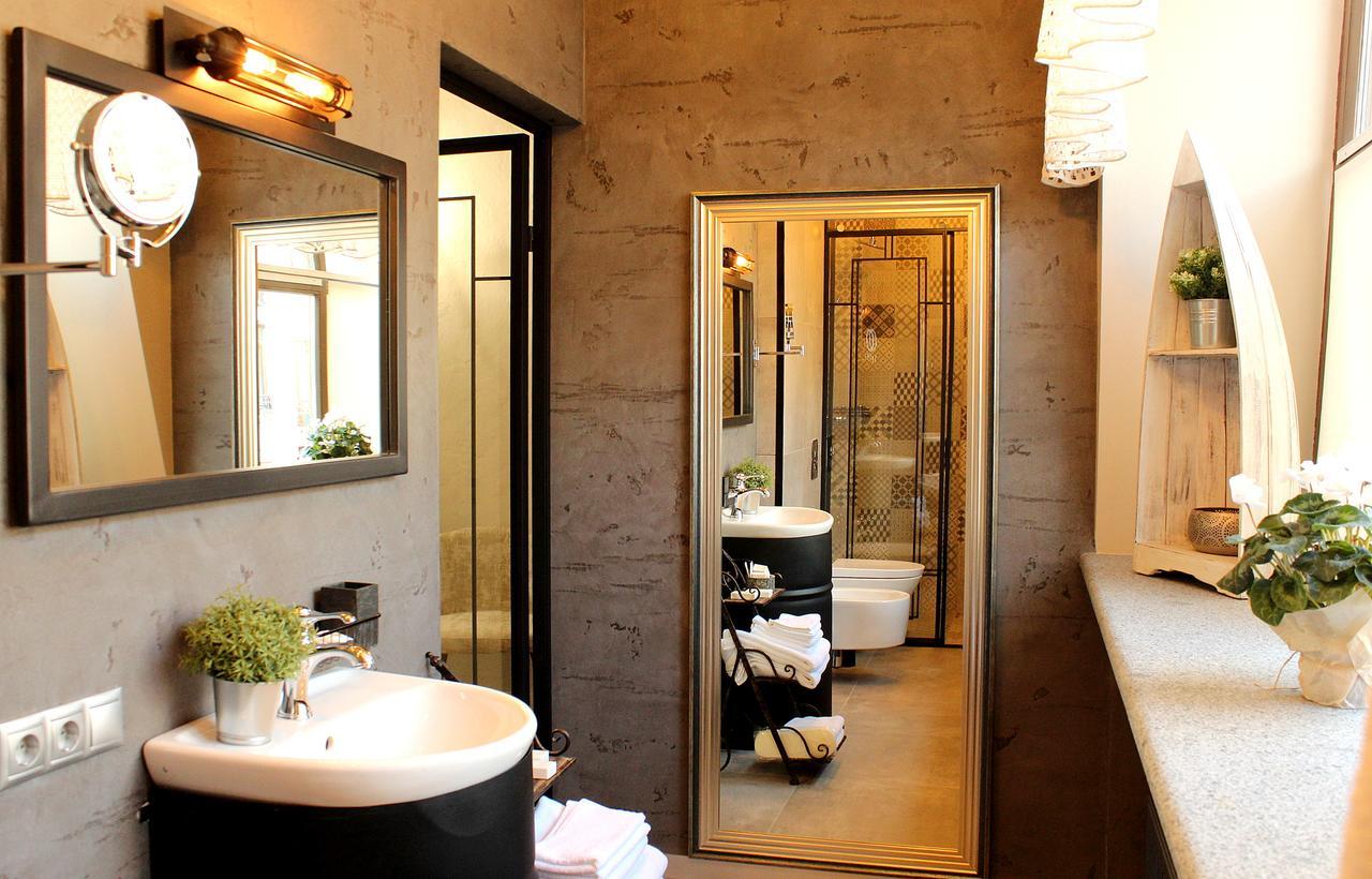 Manna Boutique Hotel (Adults Only) Kiev Exteriör bild