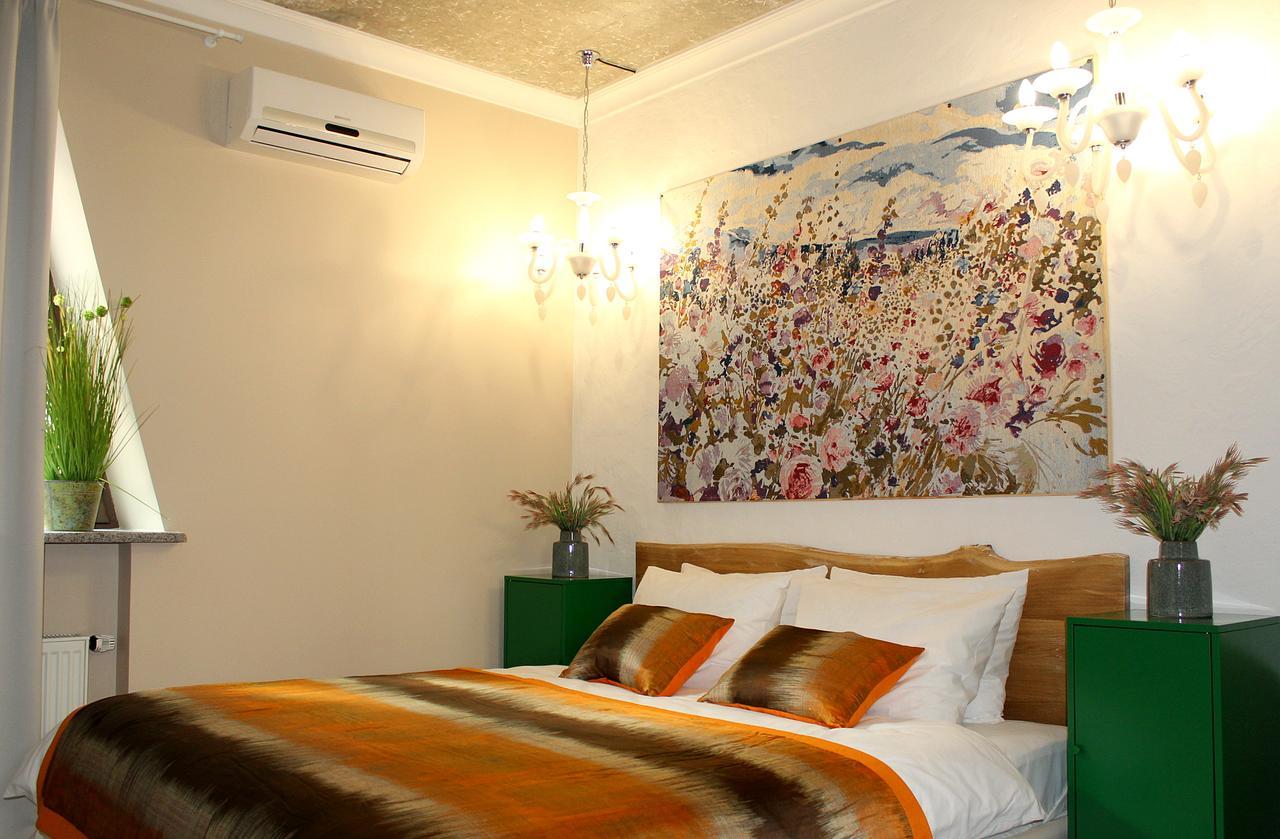 Manna Boutique Hotel (Adults Only) Kiev Exteriör bild