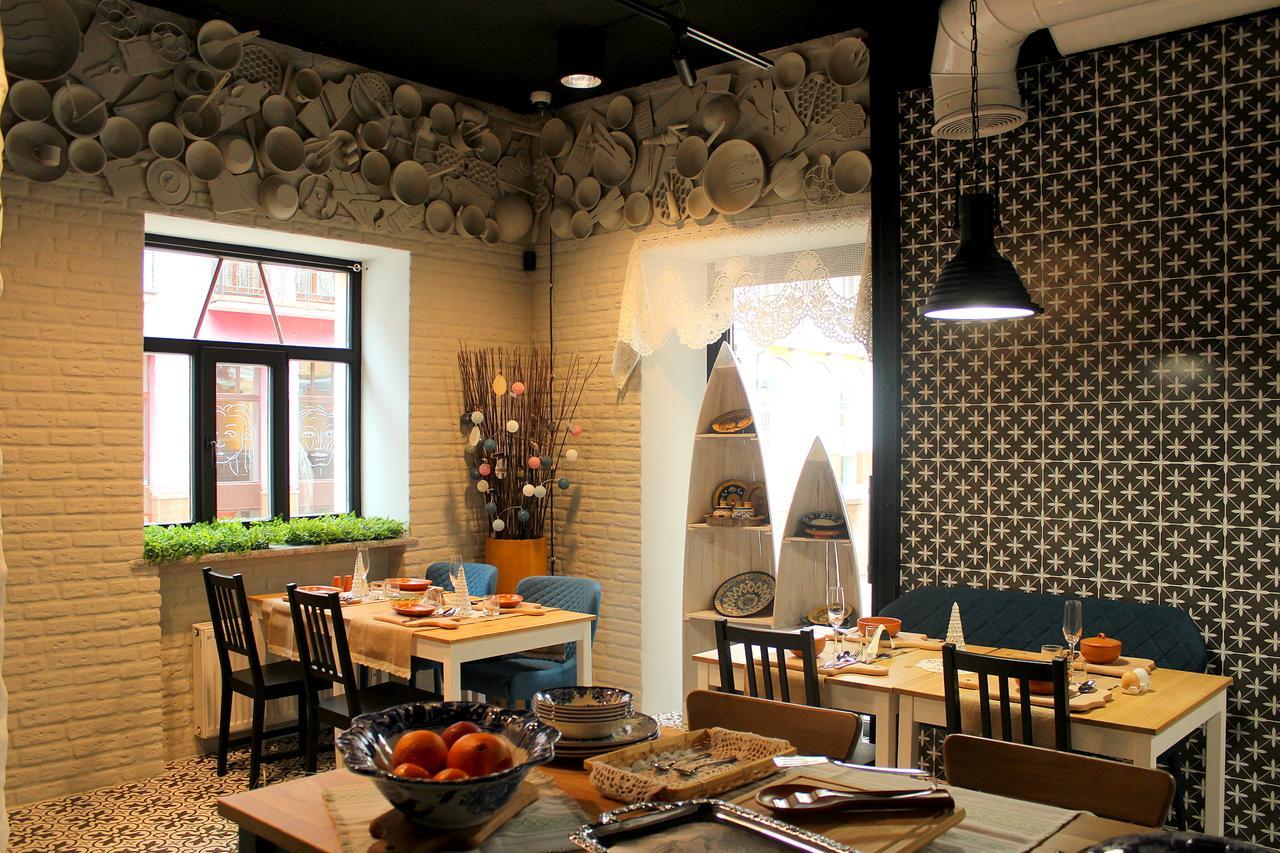 Manna Boutique Hotel (Adults Only) Kiev Exteriör bild